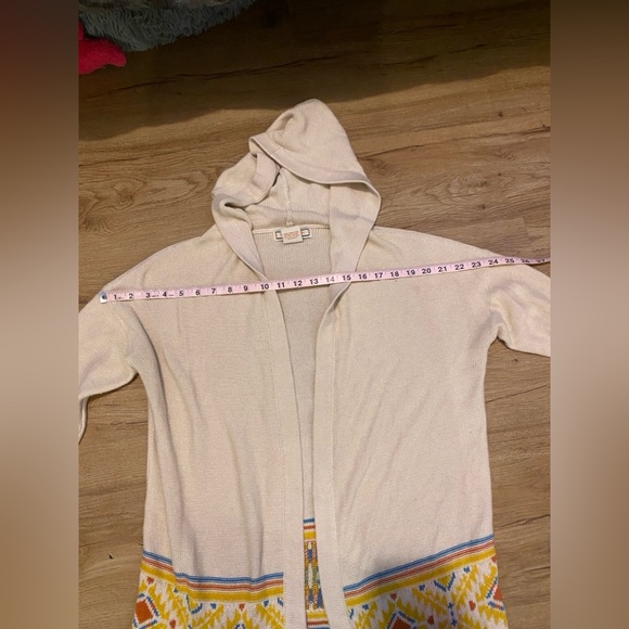 Cream Hooded Cardigan with Fringe and Pattern - Picture 11 of 17